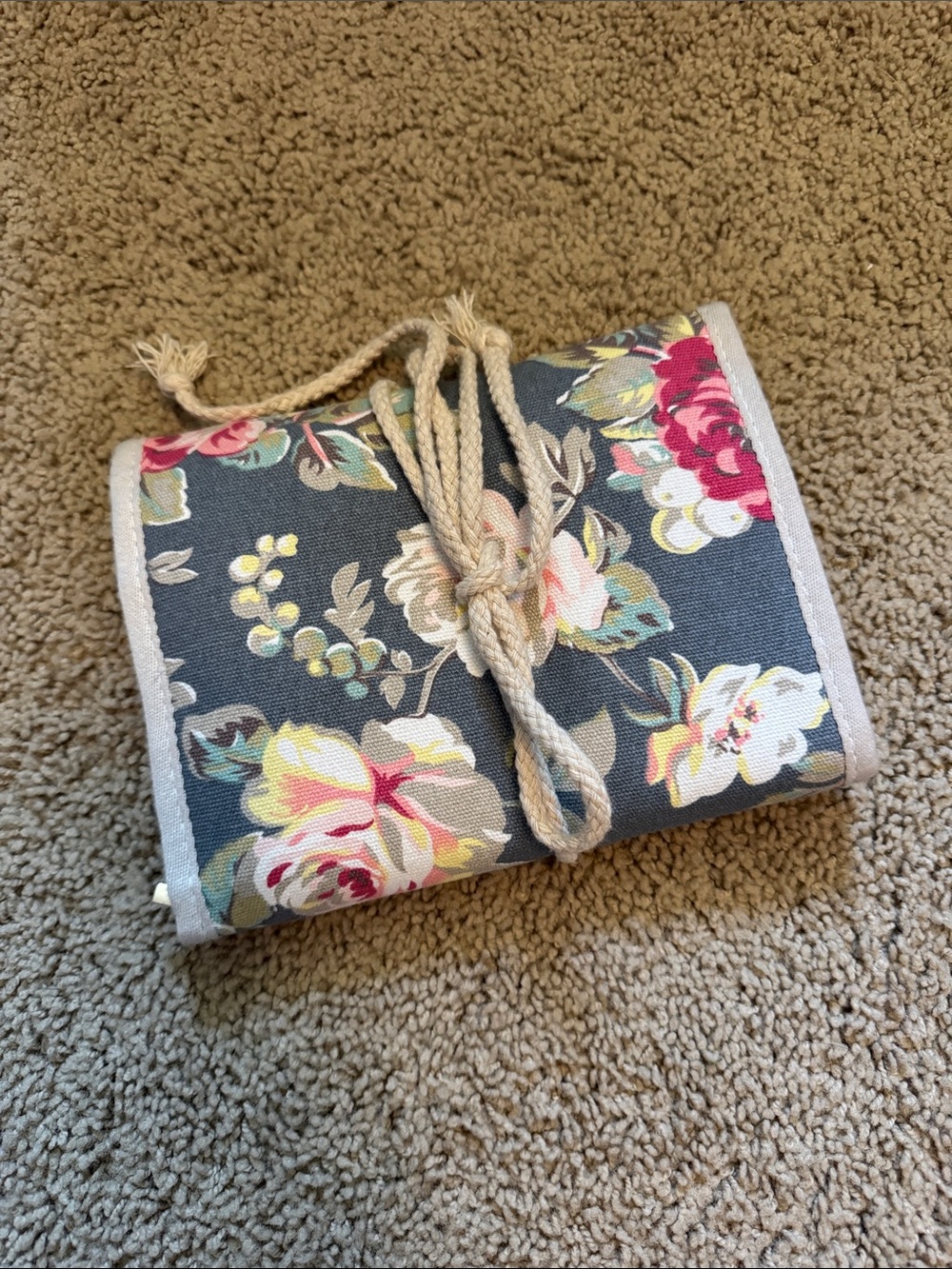 Floral Canvas Roll-Up Jewelry Organizer with Floral Print NWOT